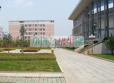 江西財經大學現代經濟管理學院招生辦聯(lián)系電話