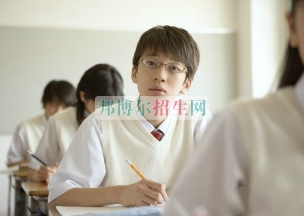 初中畢業可以學金融管理嗎