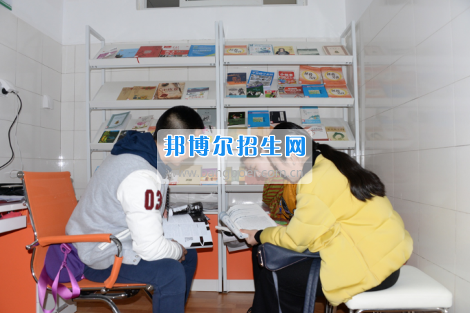 川南幼兒師范高等專科學(xué)校黨團工作站、圖書漂流站在學(xué)生公寓正式運行