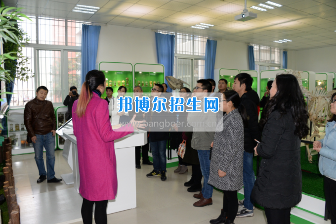 川南幼兒師范高等?？茖W校與內江職業技術學校開展青年聯誼活動