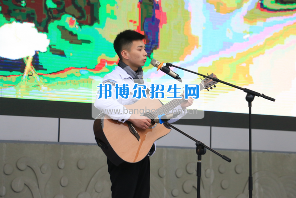 成都市洞子口職業高級中學舉行“成都，因我更美麗”主題開學典禮