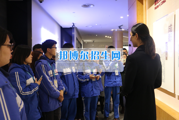 成都市洞子口職業高級中學舉行“成都，因我更美麗”主題開學典禮