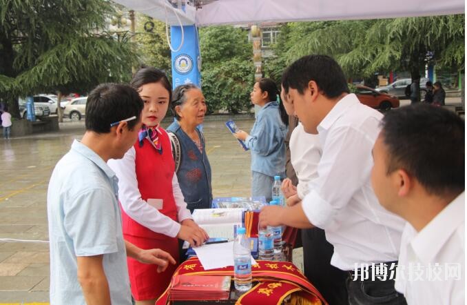 六枝特區(qū)職業(yè)技術(shù)學(xué)校2020年報(bào)名條件、招生要求、招生對象