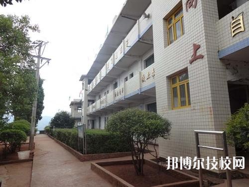 普定職業(yè)技術(shù)學(xué)校2020年報(bào)名條件、招生要求、招生對(duì)象