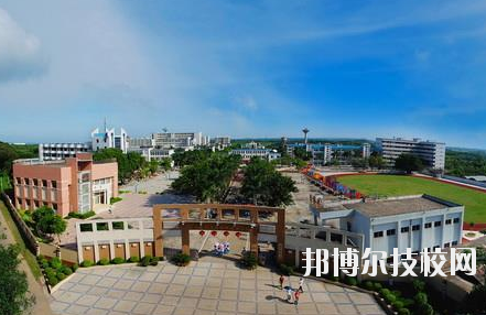 重慶青山工業(yè)技工學(xué)校2020年報名條件、招生要求、招生對象