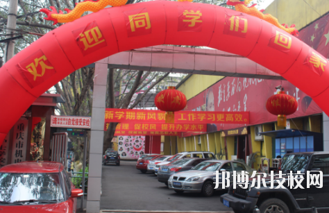 重慶機(jī)電技工學(xué)校2020年報名條件、招生要求、招生對象