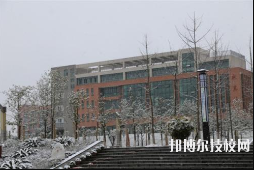重慶榮昌職業(yè)教育中心2020年報(bào)名條件、招生要求、招生對(duì)象
