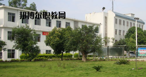合山職業(yè)技術(shù)學(xué)校2020年報名條件、招生要求、招生對象