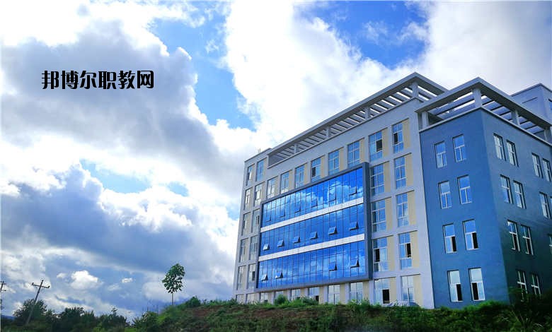 四川省南充衛生學校2020年報名條件、招生要求、招生對象