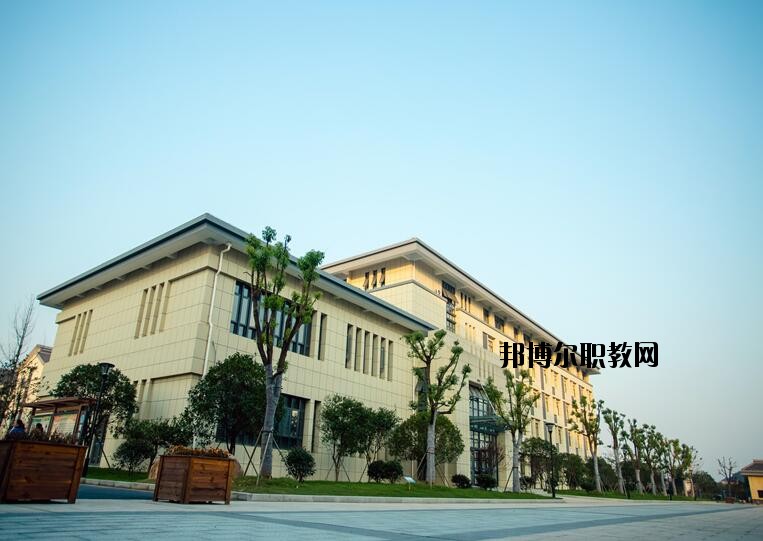 龍游縣職業(yè)技術(shù)學(xué)校2020年報(bào)名條件、招生要求、招生對(duì)象
