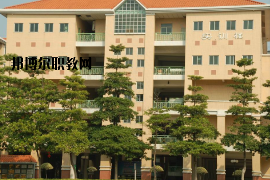 東莞商業(yè)學校2020年報名條件、招生要求、招生對象