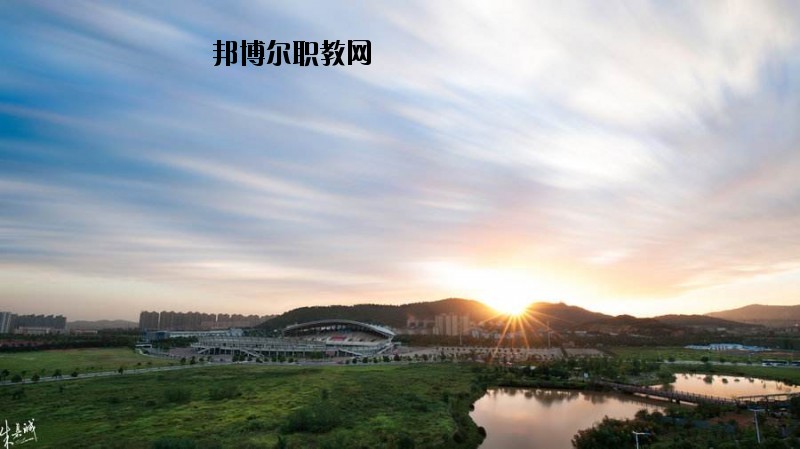 武穴財(cái)貿(mào)中等專(zhuān)業(yè)學(xué)校怎么樣、好不好