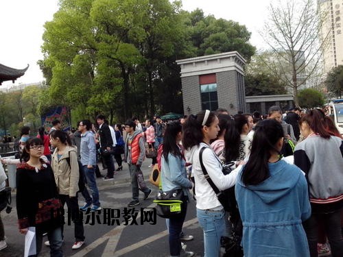 成都國(guó)演藝術(shù)學(xué)校2020年報(bào)名條件、招生要求、招生對(duì)象