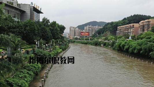 貴陽長征職業(yè)技術(shù)學(xué)校2020年報(bào)名條件、招生要求、招生對象