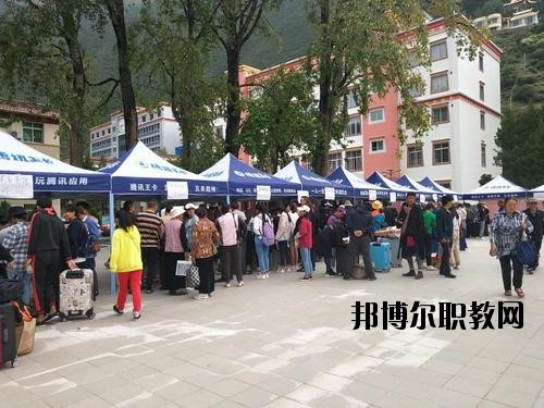 阿壩衛生學校2020年報名條件、招生要求、招生對象
