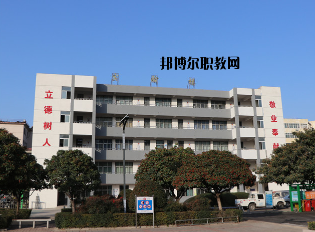 平頂山工業學校2021年報名條件、招生要求、招生對象