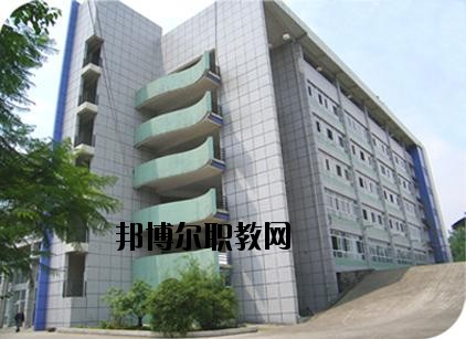 東興區(qū)東方科技職業(yè)技術(shù)學(xué)校2020年報名條件、招生要求、招生對象