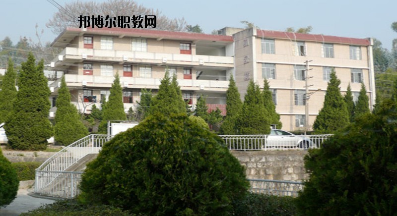 保山隆陽區(qū)職業(yè)技術學校2020年報名條件、招生要求、招生對象
