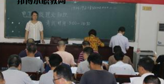 百色右江區(qū)職業(yè)技術(shù)學(xué)校2020年報(bào)名條件、招生要求、招生對(duì)象