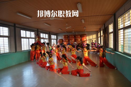 新蔡職業(yè)中等專業(yè)學校2021年報名條件、招生要求、招生對象