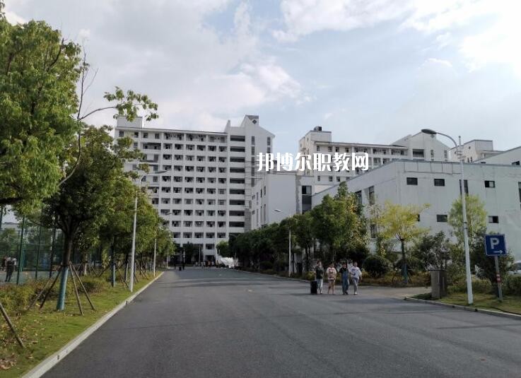 合肥經(jīng)貿(mào)旅游學(xué)校2020年報名條件、招生要求、招生對象