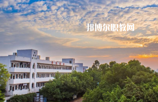 廣州市南沙區(qū)嶺東職業(yè)技術(shù)學(xué)校2020年報(bào)名條件、招生要求、招生對(duì)象