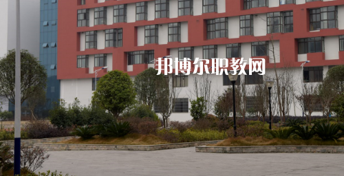 遵義縣職業(yè)技術學校2021年招生辦聯系電話