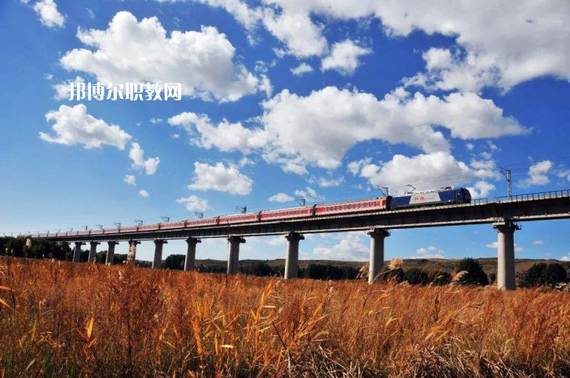 廣西2021年鐵路學(xué)校招生電話(huà)