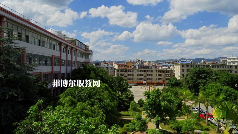 思茅衛(wèi)生學校2021年報名條件、招生要求、招生對象