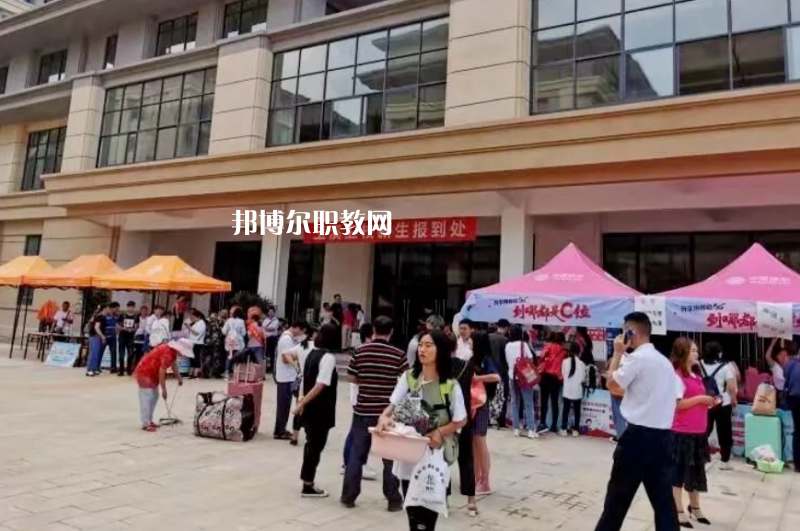 云南玉溪衛(wèi)生學(xué)校2021年報(bào)名條件、招生要求、招生對(duì)象
