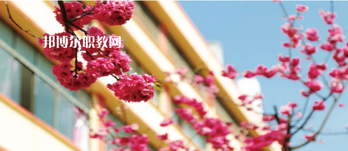 云南昆明工業(yè)學(xué)校2021年報名條件、招生要求、招生對象