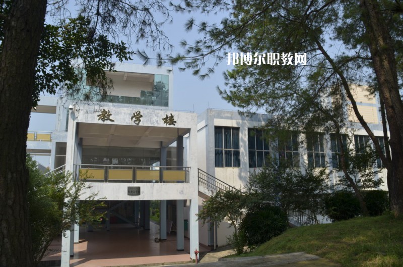 重慶第三衛(wèi)生學校2022年報名條件、招生要求、招生對象 