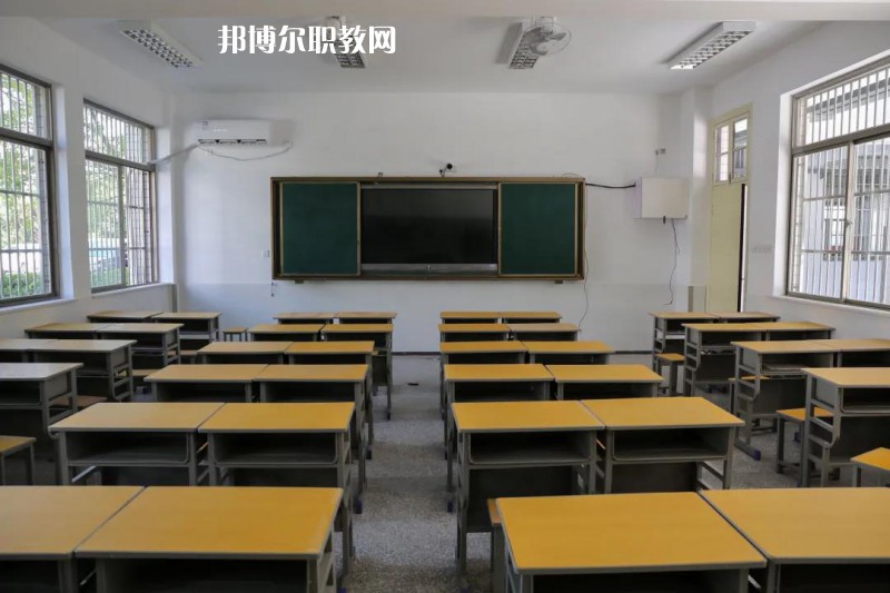 鹽城市經(jīng)貿(mào)高級職業(yè)學校2022年招生辦聯(lián)系電話