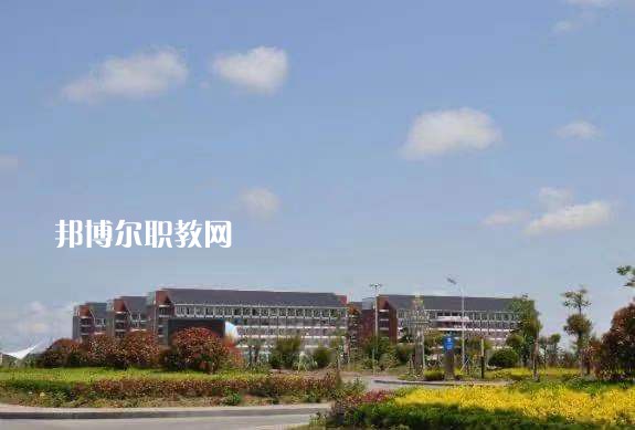 龍陵縣職業(yè)高級(jí)中學(xué)2022年報(bào)名條件、招生要求、招生對(duì)象