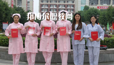 廉江市衛(wèi)生職業(yè)技術(shù)學(xué)校2022年報名條件、招生要求、招生對象