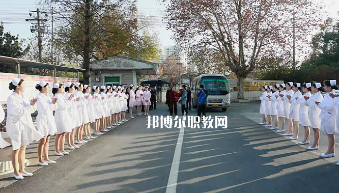 安徽淮南衛(wèi)生學校2022年報名條件、招生要求、招生對象