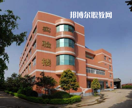 重慶渝東技工學(xué)校2022年報名條件、招生要求、招生對象