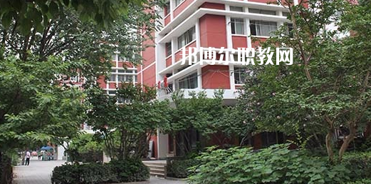 濟(jì)南應(yīng)用技術(shù)職業(yè)中等專業(yè)學(xué)校地址在哪里，哪個地區(qū)，哪個城市?