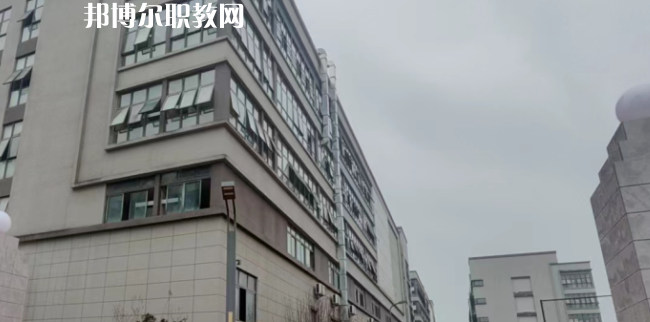 重慶市渝北區竟成中學校地址在哪里，哪個地區，哪個城市?