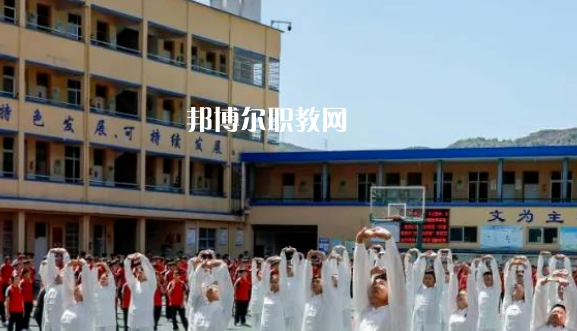 蒼南縣飛林職業(yè)學(xué)校地址在哪里，哪個地區(qū)，哪個城市?