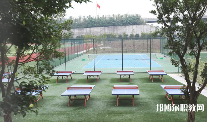 重慶2024年中專學?？刹豢梢钥即髮W