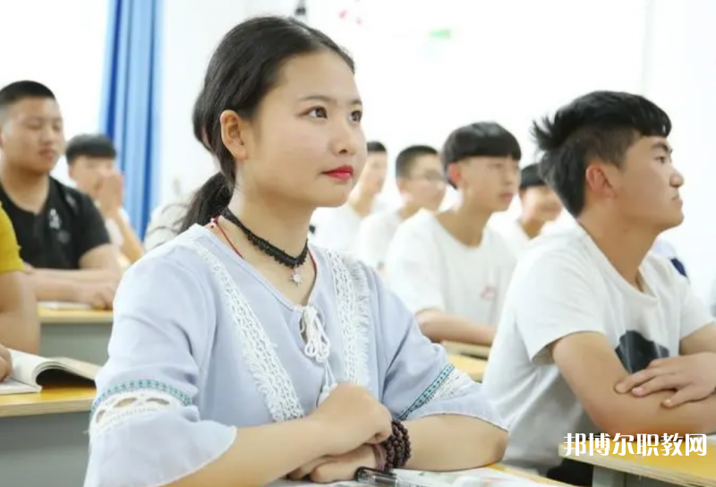 四川2024年上中專學(xué)?？刹豢梢钥即髮W(xué)