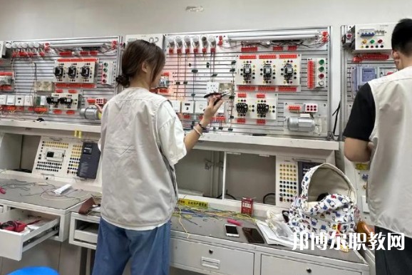 四川2025年男生讀電工學校有前途嗎
